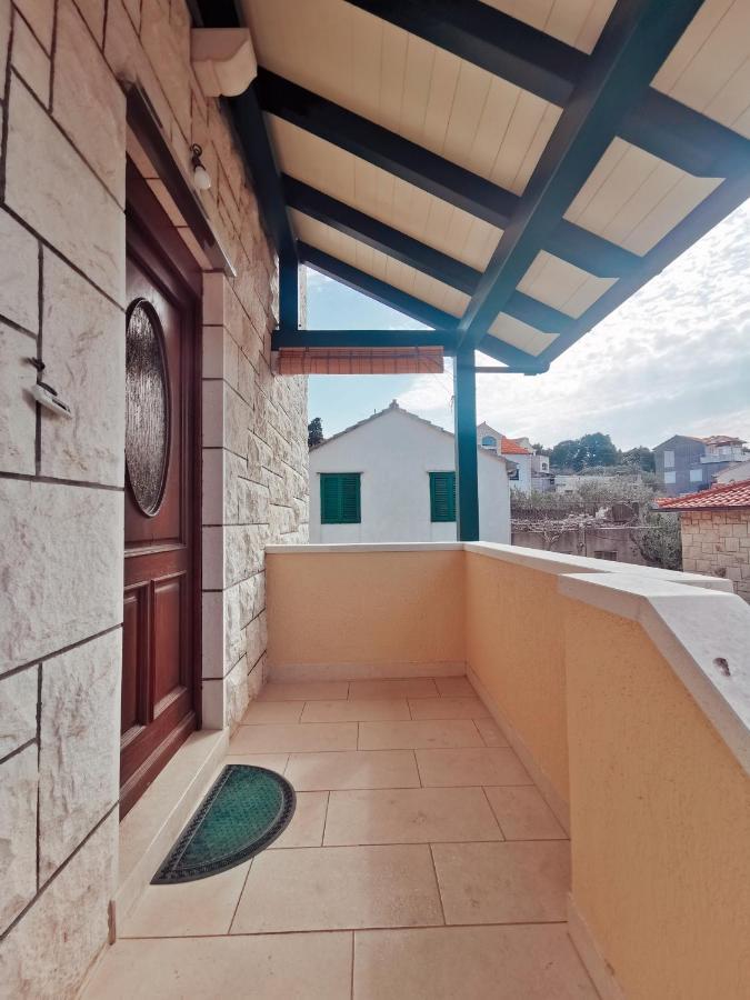 Villa Ela Postira Exterior foto